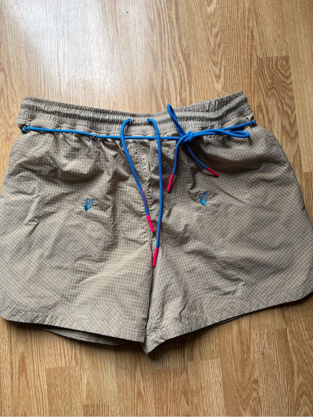 Nike Off White Woven Men’s XL shorts with bag like new